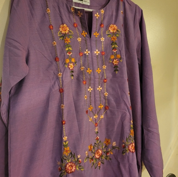 Shirt and pants - Picture 3 of 4